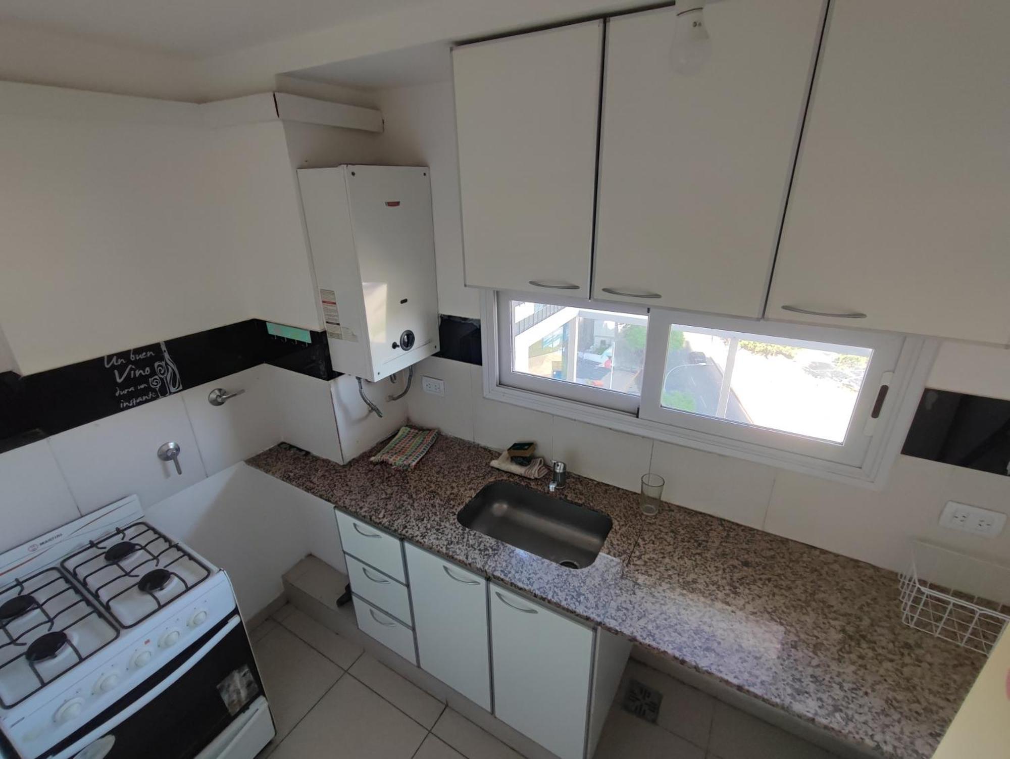 Departamento Calle Tucuman Con Pileta De Uso Compartido Balcon Y Excdlente Vista En Pleno Centro De Capital *