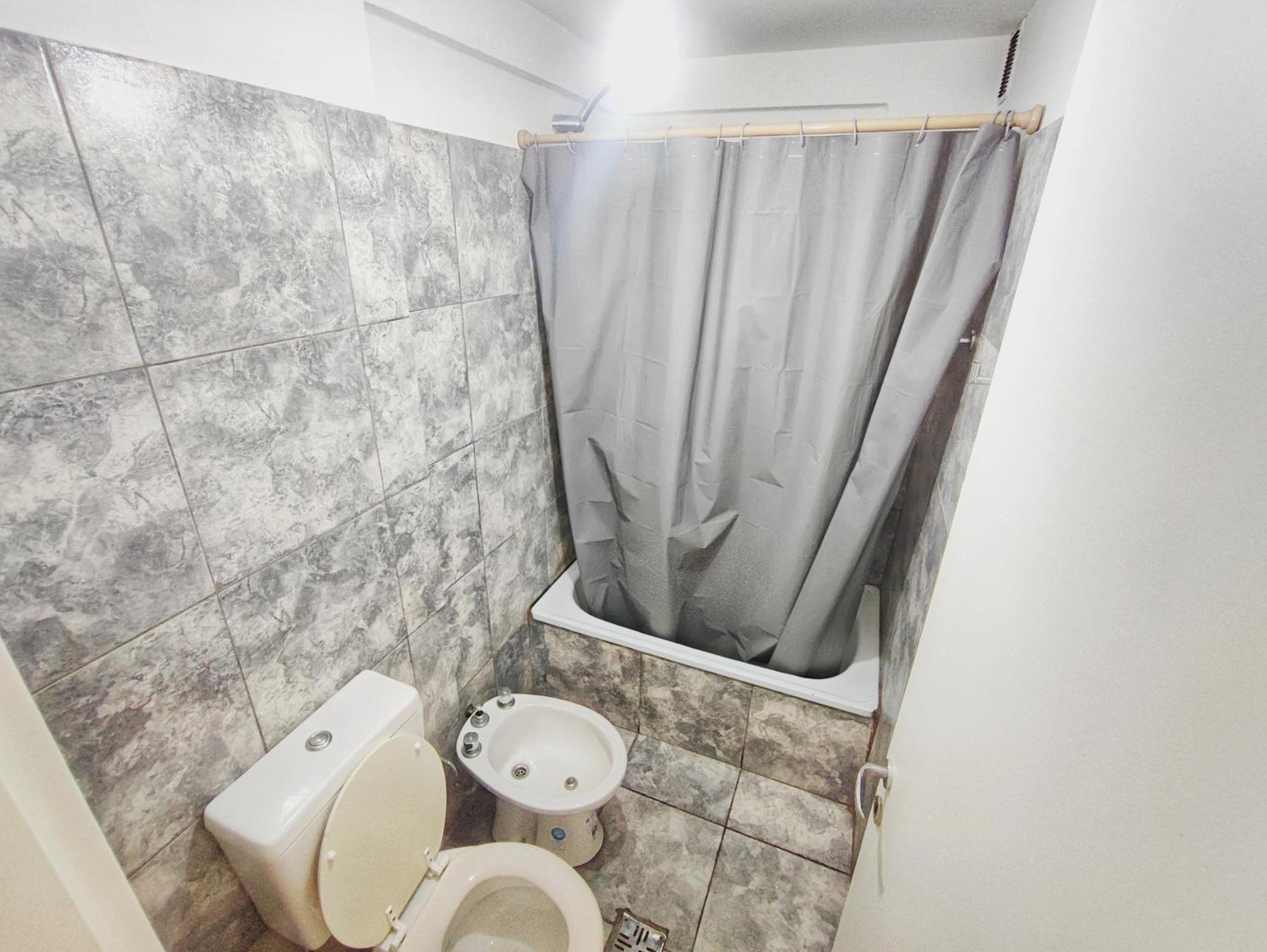 Departamento Calle Tucuman Con Pileta De Uso Compartido Balcon Y Excdlente Vista En Pleno Centro De Capital